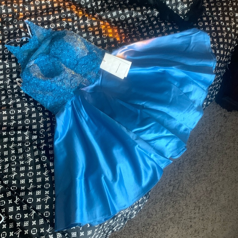 UZN Satin Halter Lace-Applique Short Cocktail Dress with Pockets